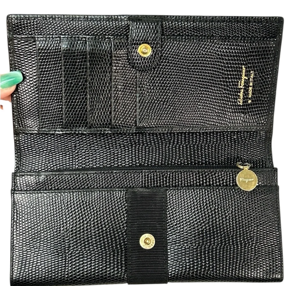 Salvatore Ferragamo Vara Bow Continental Wallet Retail $899.00 with COA - Picture 3 of 9